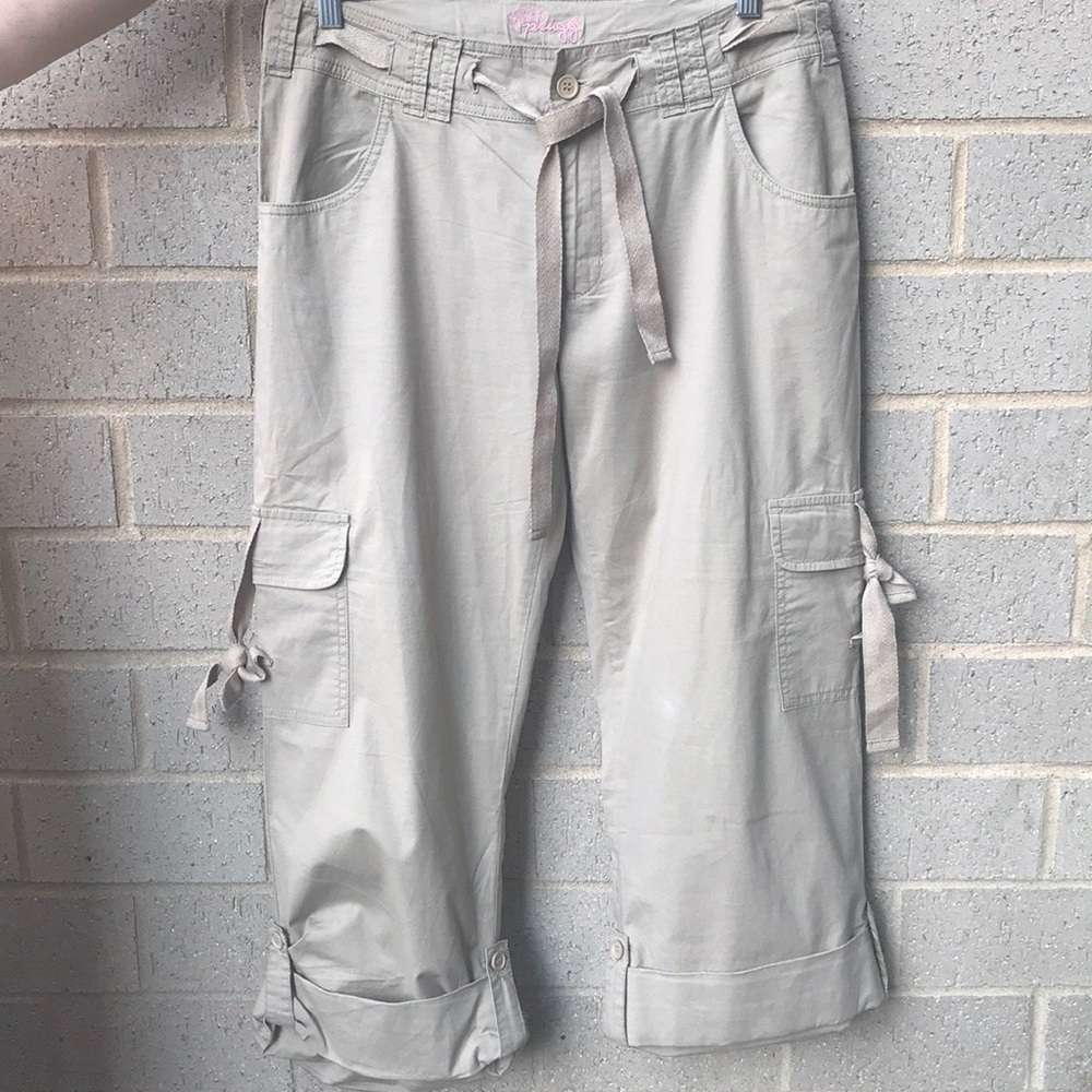 Khaki cargo capris Sz 7